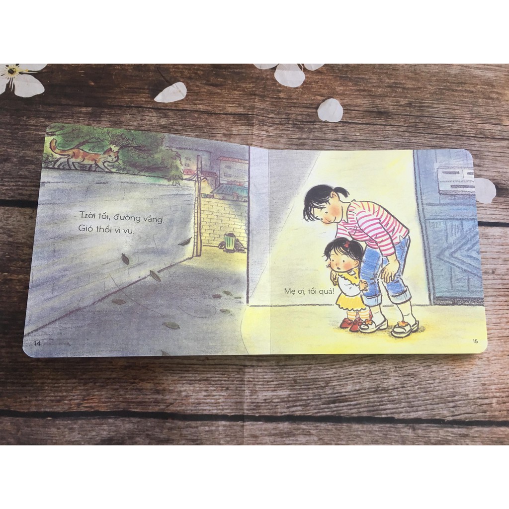 Ảnh Sách - Con muốn đi giày của mẹ - Phát triển trí não sớm cho trẻ từ 0 đến 2 tuổi 3