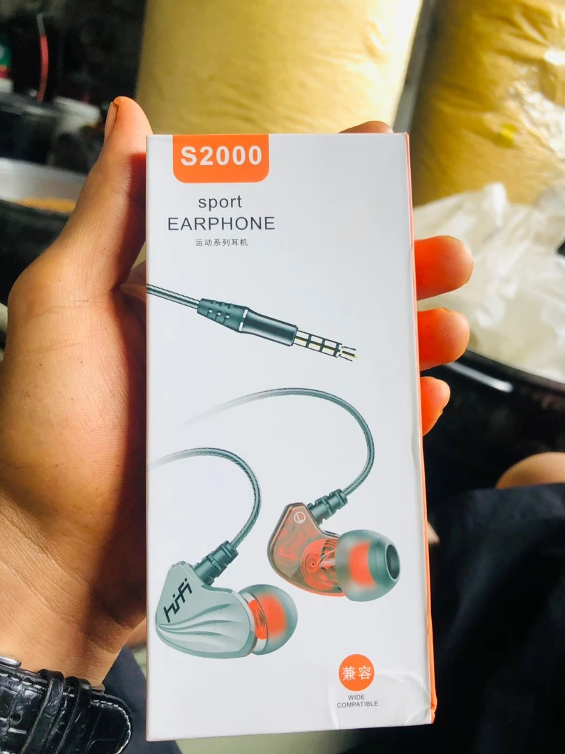 Mic tích hợp trên dây
