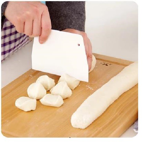 Miếng cắt bột, chà láng, cạo bột dụng cụ làm bánh giao màu ngẫu nhiên (BGTC)