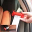 Kẹp Nhựa Cố Định Dây Đai An Toàn Trên Xe Hơi Cho Bé