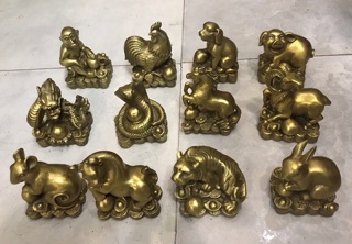 Tượng 12 Con Giáp ngồi trên đá cầm ngọc bằng đồng Chuột Trâu Hổ Mèo Rồng Rắn Ngựa Dê Khỉ Gà Chó Heo Lợn