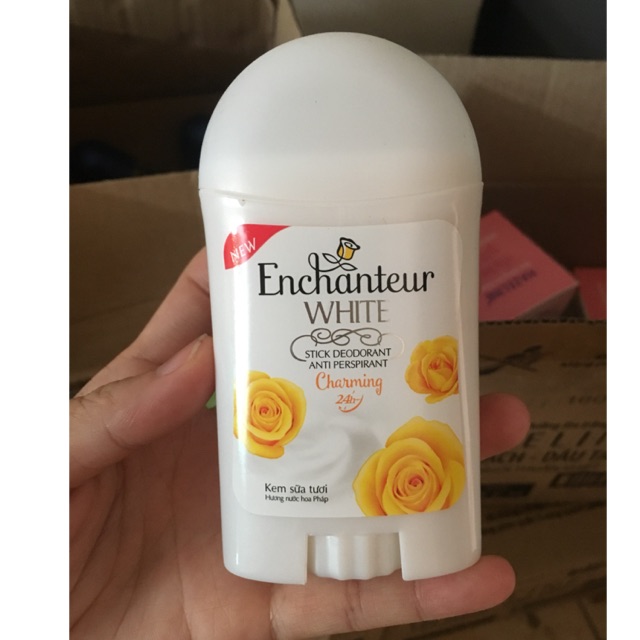 Sáp khử mùi trắng da Enchanteur Charming 40g/chai