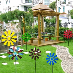 MỘT Máy quay gió quay bằng sắt đầy màu sắc dọc Cối xay gió cầu vồng đầy màu sắc cho sân vườn