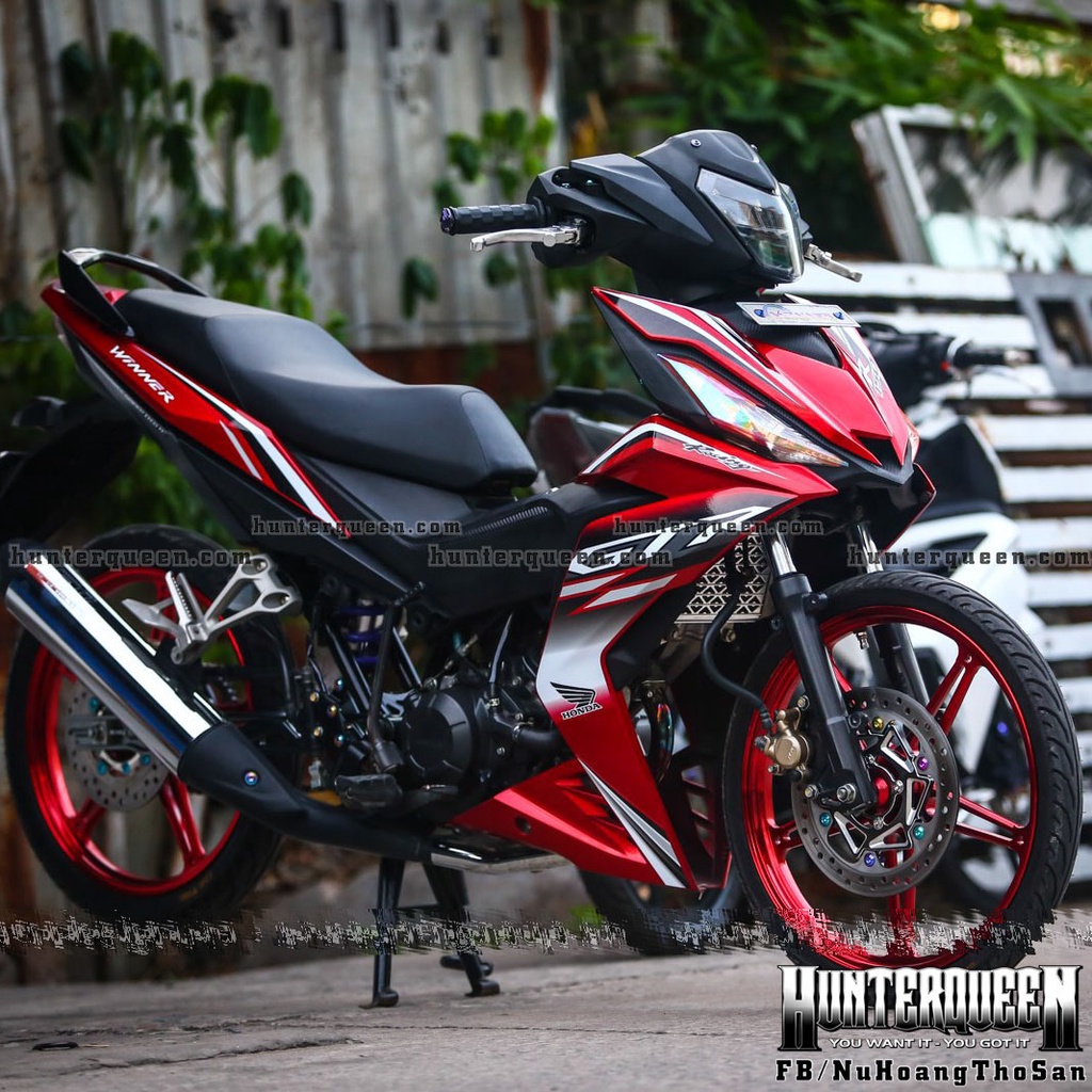 Tem rời cao cấp in UV dán xe Winner đỏ. Mẫu GTR phối trắng đen. Decal chống nước, bền màu, không bong tróc