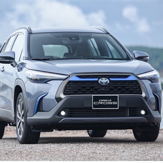 Thanh ốp mặt ca lăng nắp capo bên trên xe Toyota Corolla Cross 2019 - 2023 màu xanh bản HV - 2CT