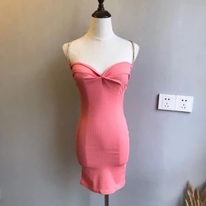ĐẦM BODY XOẮN NGỰC HAI DÂY XÍCH HOTGIRL THỜI TRANG GIÁ RẺ BAO KHÔNG TRÙNG MẪU( có lót mút ngực)