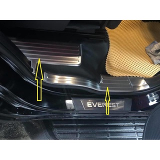 Ốp bậc cửa, nẹp bước chân trong, ngoài xe Ford Everest 2017-2022, 2023 inox cao cấp