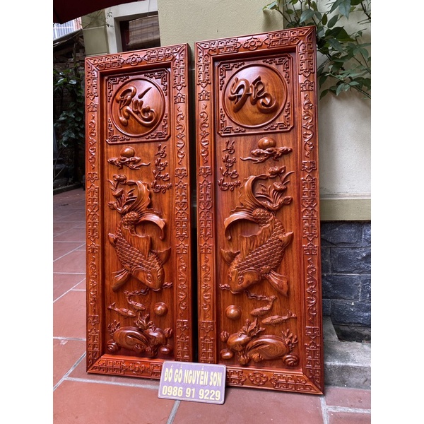 Tranh cá chép " Lý ngư vọng nguyệt " gỗ hương , khung ván dày 4cm