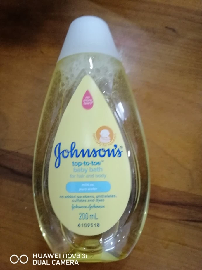 Sữa tắm gội Johnson's cho bé