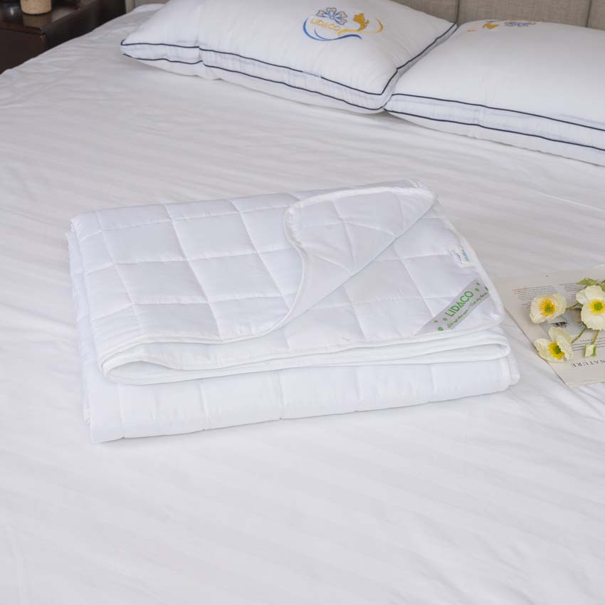 Ruột chăn bông tinh khiết chăn siêu nhẹ khổ chăn chuẩn 2mx2m2
