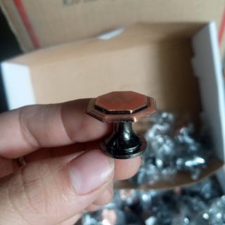 50 chiếc bắt cửa màu đồng kèm ốc