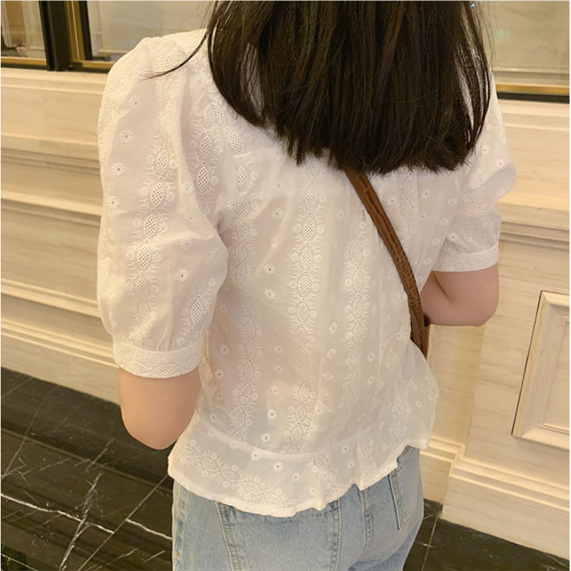 Áo sơ mi nữ cổ vuông Hàn Quốc tay ngắn thêu hoa màu trắng