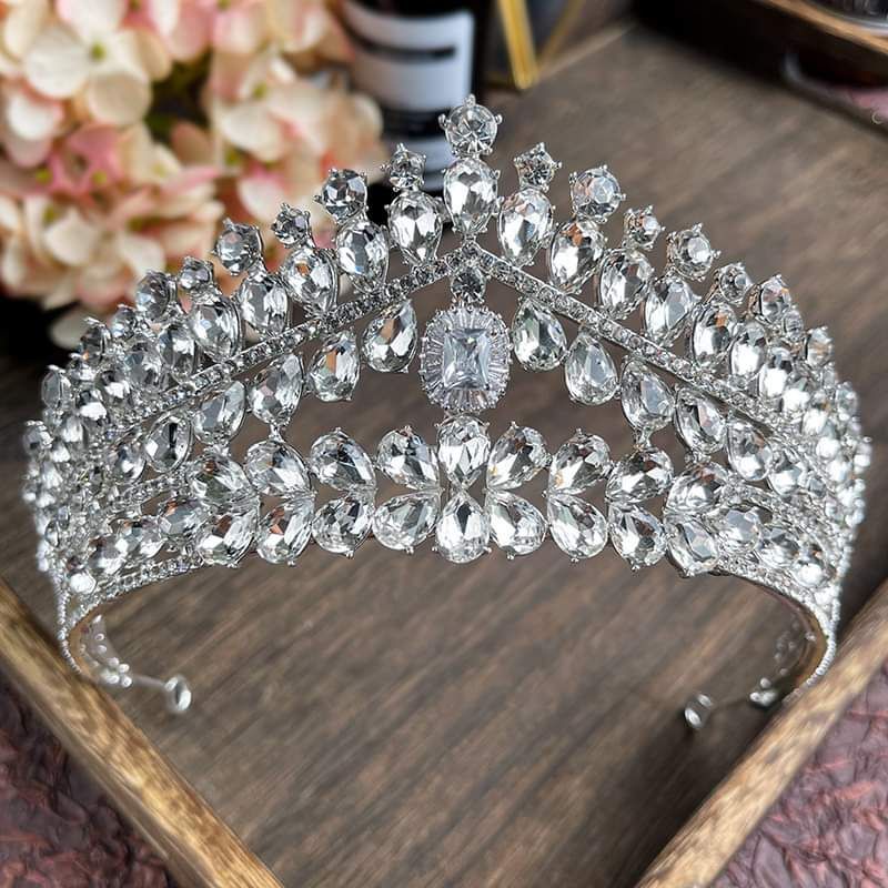 Các mẫu vương miện đội đầu cô dâu mới nhất, vương miện đội đầu cô dâu phong cách Châu Âu, phụ kiện cưới