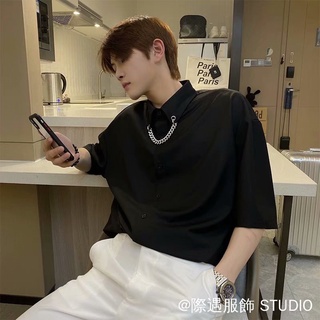 Mùa Hè Nam Ánh Sáng Sang Trọng Phong Cách Dây Chuyền Trang Trí Áo Sơ Mi Phiên Bản Hàn Quốc Thanh Niên Tóc Nhà Tạo Kiểu Retro Thời Gian Đen Áo Sơ Mi Hợp Thời Trang