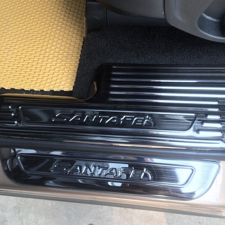 Ốp bậc cửa xe Hyundai Santafe 2018 - 2020, 2021- 2023, Chất liệu Titan chuẩn nhất thị trường