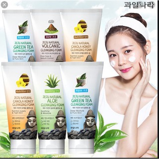 Sữa rửa mặt trà xanh làm sạch sâu,kiểm soát dầu và hỗ trợ trị mụn Welcos natural jeju green tea 120g