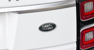 Logo đuôi lưới tản nhiệt phía trước Range Rover Sport Aurora của Land Rover
