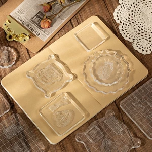 Con dấu trong suốt thiết kế đơn giản 5cm x 5cm dùng để trang trí thiệp