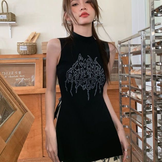 Áo Thun Không Tay Y2k Cổ Cao Xẻ Tà Bên Hông Màu Đen In Họa Tiết Vintage Phong Cách Hàn Quốc Thời Trang Cho Nữ