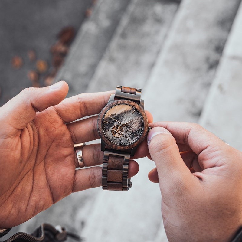 Đồng hồ đeo tay nam vỏ gỗ WoodWatch GZ01