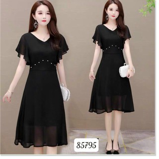 ĐẦM VOAN Y ĐƯỢC THIẾT KẾ HỌA TIẾT TRƠN NHƯNG KHÔNG KÉM PHẦN  SANG TRỌNG,ĐĂC BIỆT ĐƯỢC LÀM BẰNG CHẤT LIỆU VÃI THOÁNG MÁT