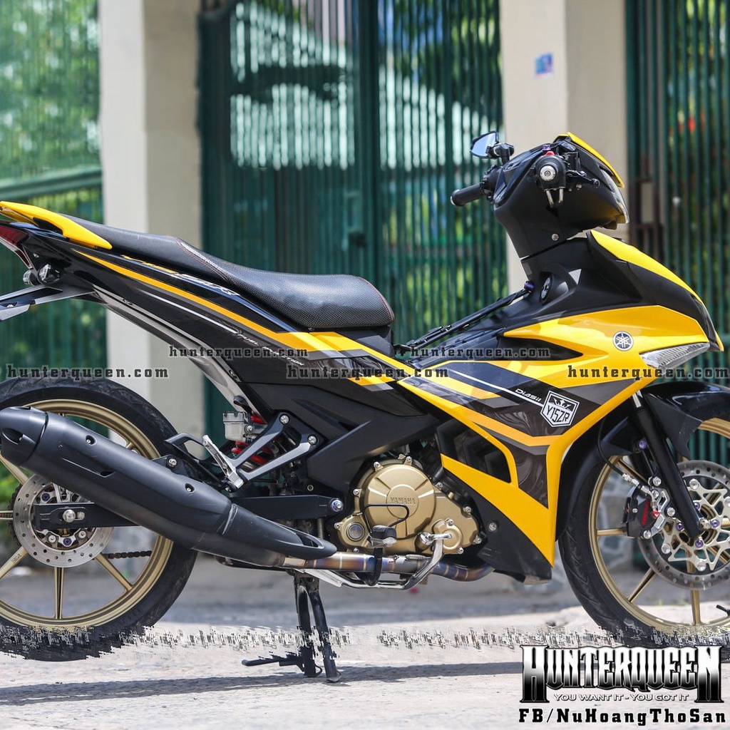 Tem rời Y15ZR hot nhất, in UV cao cấp, Dán xe Exciter 150 đời 2016-2018 màu đen vàng. Mẫu decal hoa văn chìm ẩn