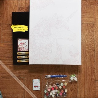 Tranh tô màu 40x50cm có khung unicorn hoa T323