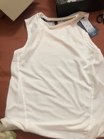 Áo ba lỗ nam phối cảnh