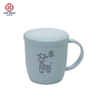 Cốc nhựa tròn có nắp Hokori Việt Nhật 6039 chịu nhiệt tốt, ca uống nước màu sắc xinh xắn có quai cầm tiện lợi { H }