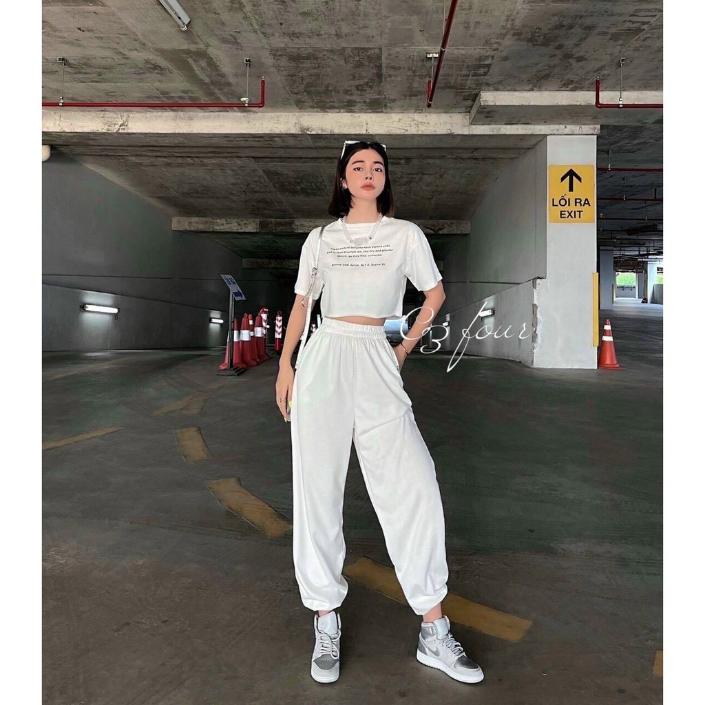 Crop top flera and jogger pants