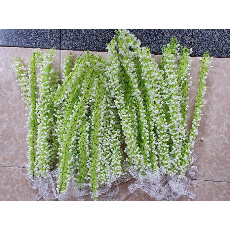 Vòng hoa đội đầu