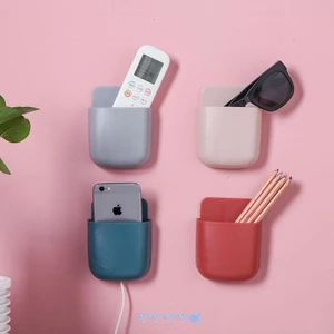 Hộp đựng remote,điện thoại có lỗ cắm sạc dán tường