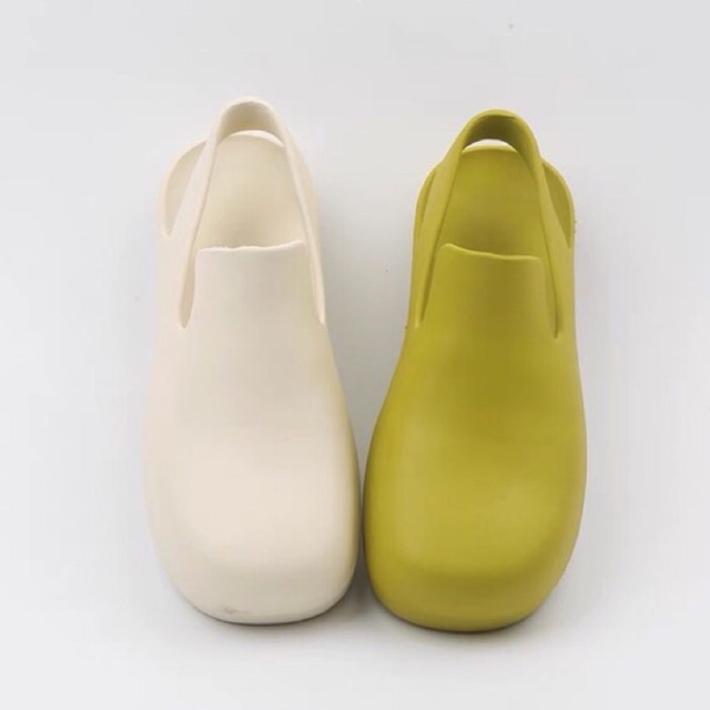 Sandal sục nữ đi mưa chống trơn trượt