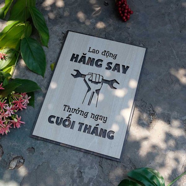 Tranh gỗ decor truyền cảm hứng "Lao động hăng say - Thưởng ngay cuối tháng"