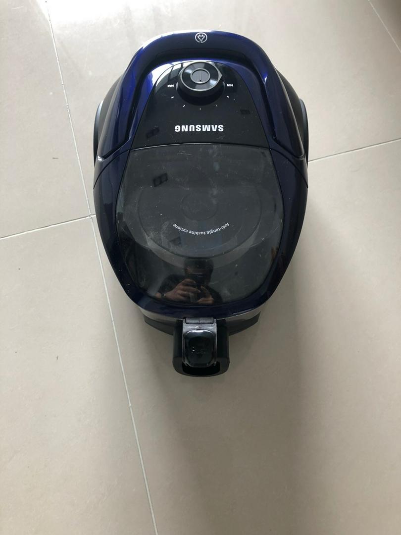 Thiết kế máy hút bụi Samsung màu xanh dương