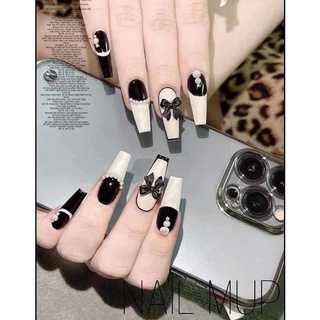 Những bộ nail đen trắng giá tốt đang chờ đón bạn tại cửa hàng chúng tôi. Với nhiều kiểu dáng và họa tiết độc đáo, bạn sẽ chắc chắn tìm thấy một bộ nail ưng ý. Đến và cập nhật cho bản thân phong cách thời thượng!