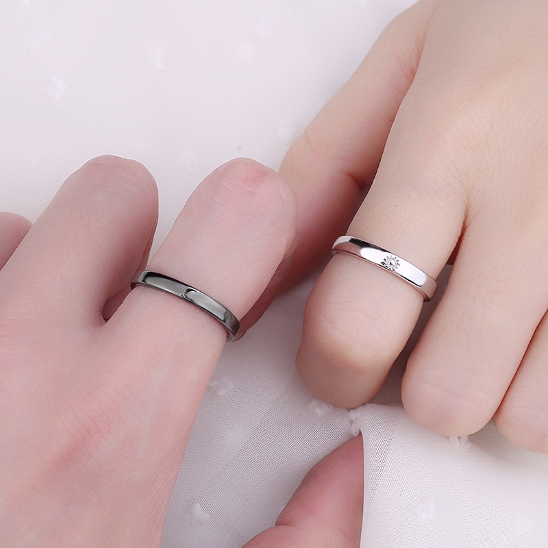 Nhẫn Cặp Màu Trắng / Đen Có Thể Điều Chỉnh Hình Trăng Sao Cho Cặp Đôi