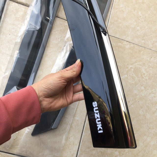 Vè che mưa xe Suzuki XL7 2020-2023, vè mưa chỉ inox Cao Cấp, Chất liệu nhựa ABS