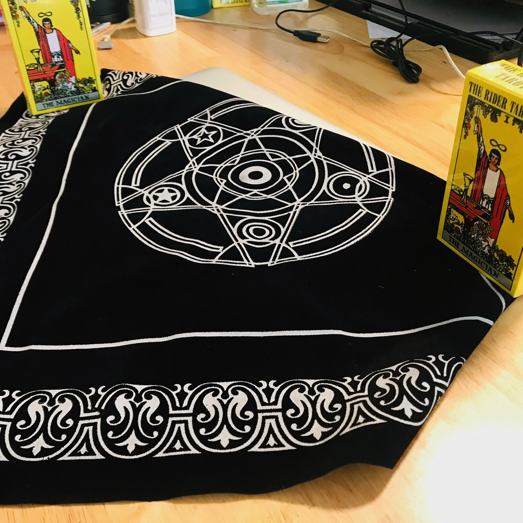 Ảnh Khăn Vải Nhung Trải Bài Tarot Cao Cấp Chính Hãng Amalife 4