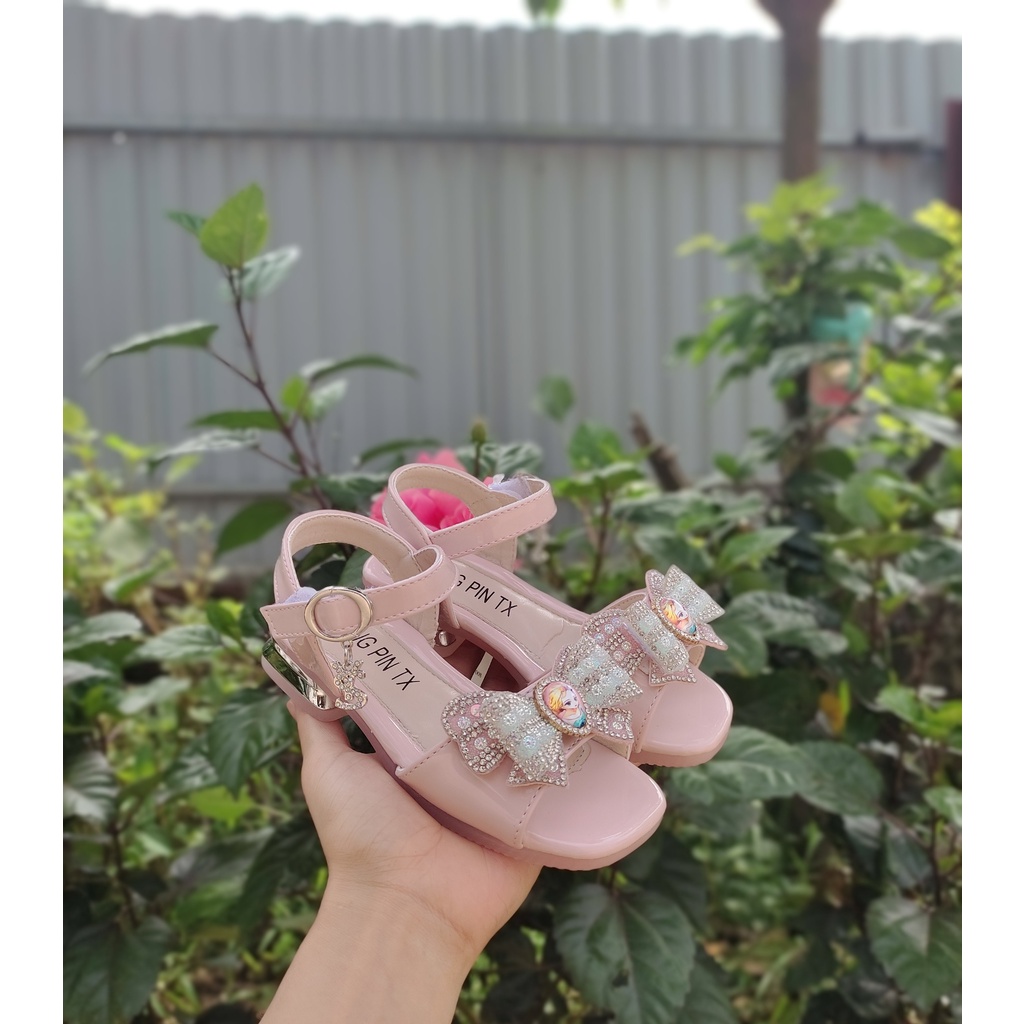sandal bé gái dép quai hậu có gót nơ đá hình công chúa đáng yêu đế dẻo êm chân đi học mùa hè xuân 8102 ( có ảnh thật