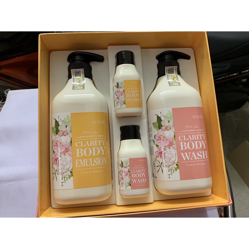 Bộ chăm sóc da toàn thân: Sữa tắm 550ml và Sữa dưỡng 350ml Geo Sortie Flora Spa Clarity Body Set 2(900ml)