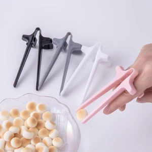 Hàng Mới Về Giá Đỡ Đũa Dạng Nhẫn Đeo Ngón Tay Không Bẩn Dành Cho Người Lười