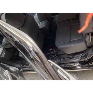 Ốp bậc cửa, nẹp bước chân trong, ngoài xe Mitsubishi Xpander 2018 - 2021, 2022, 2023 vân carbon cao cấp