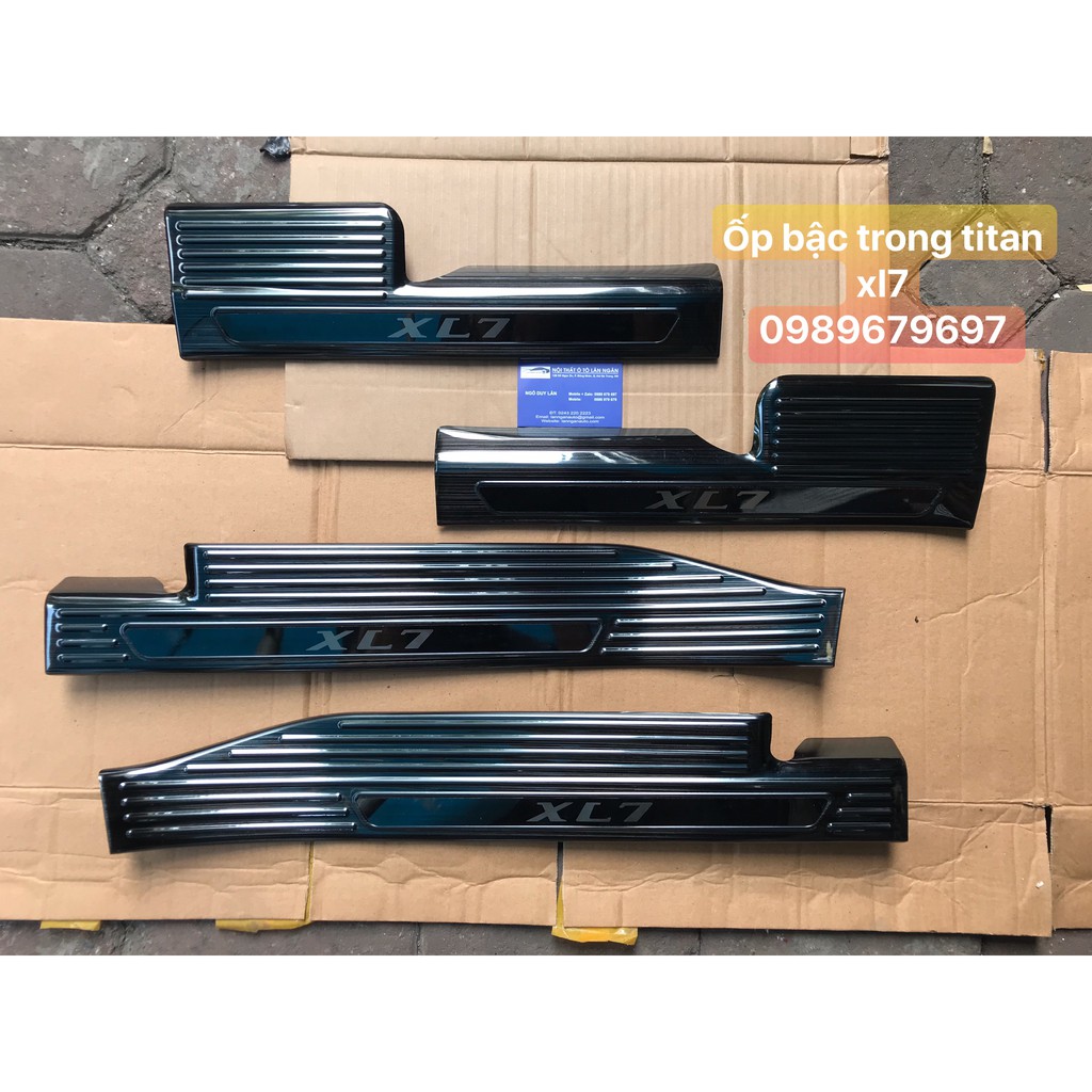 Ốp bậc cửa ô tô Suzuki XL7 2020, Nẹp bước chân Chất liệu Titan cao cấp, Bộ 8 miếng chống trầy cửa