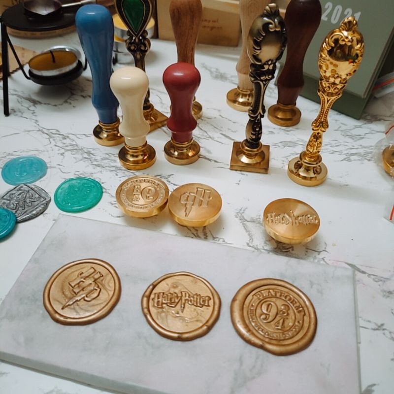 Mặt dấu sáp niêm phong seal stamp Harry Potter ( k kèm cán ) | Shopee ...