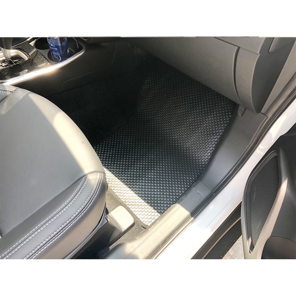 Thảm lót ô tô KATA cho xe Mitsubishi Outlander 7 chỗ (2012-2025) - Khít với sàn, Chống trơn, Không mùi, Không ẩm