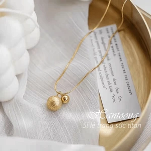 Vòng cổ nữ chất liệu titan mặt dây thiết kế hình bi tròn phun cát lấp lánh thời trang thanh lịch