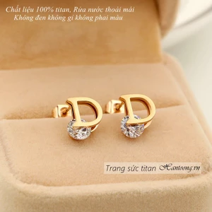 Khuyên tai titan nữ không gỉ thiết kế chữ D kẹp đá pha lê thời trang thanh lịch