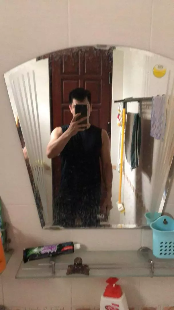 Áo ba lỗ nam khi mặc