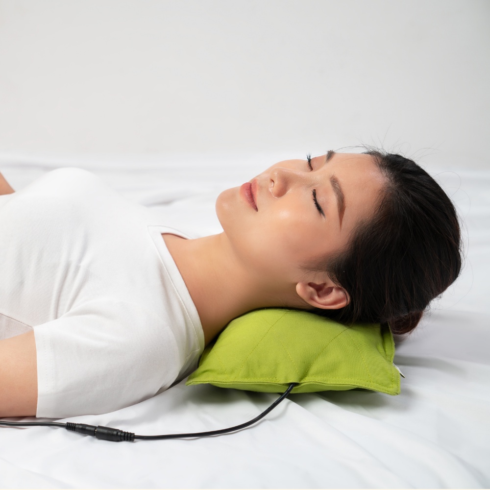 Ảnh Gối Chườm Nóng Thảo Dược Hapaku Làm Nóng Bằng Điện - Giảm Đau Cổ Vai Gáy, Chườm Bụng Sau Sinh Size 38 x 23 x 4.5cm 2